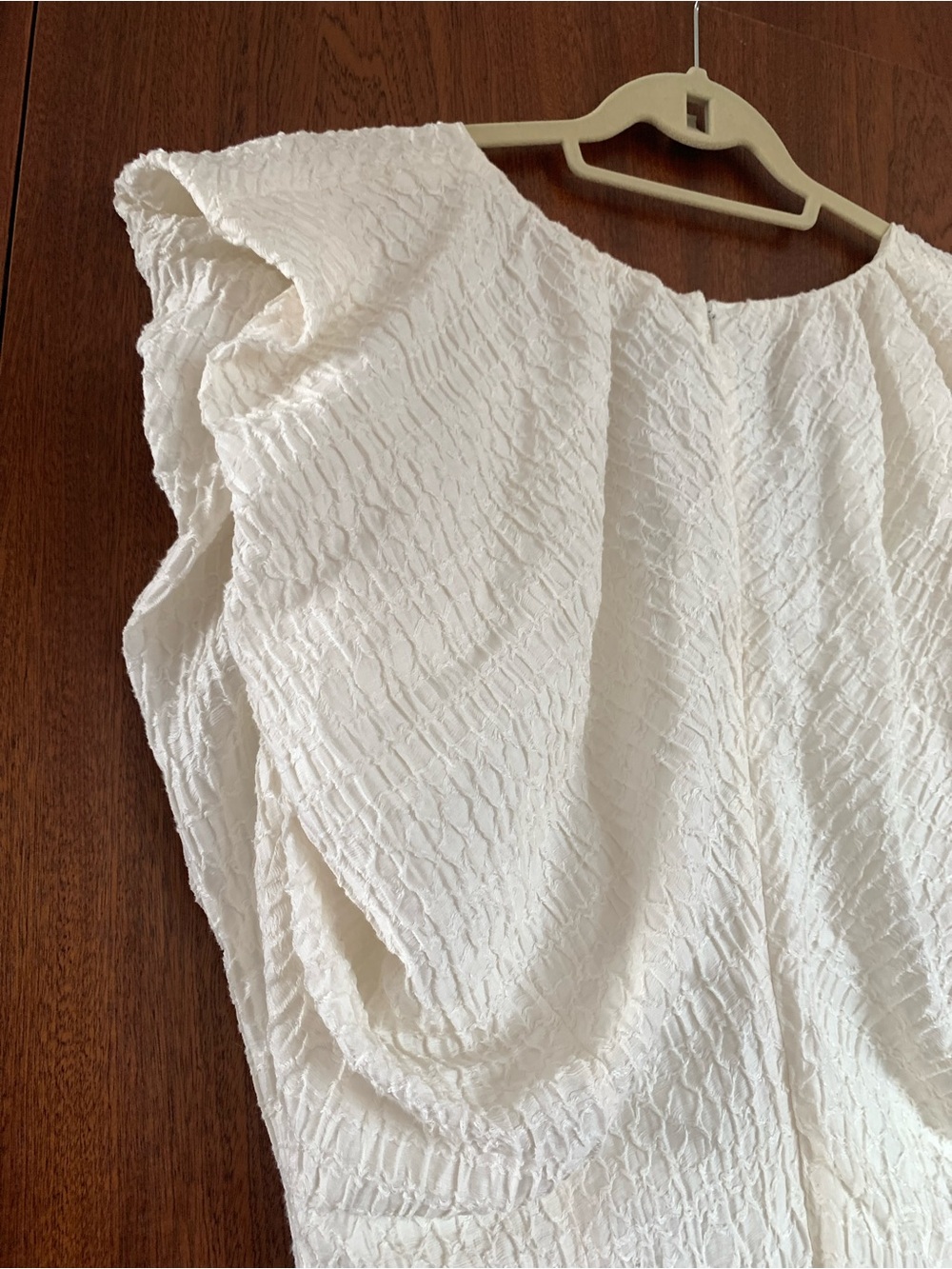 CO White Textured V-Neck Cap Sleeve Camisole - Picture 6 of 10